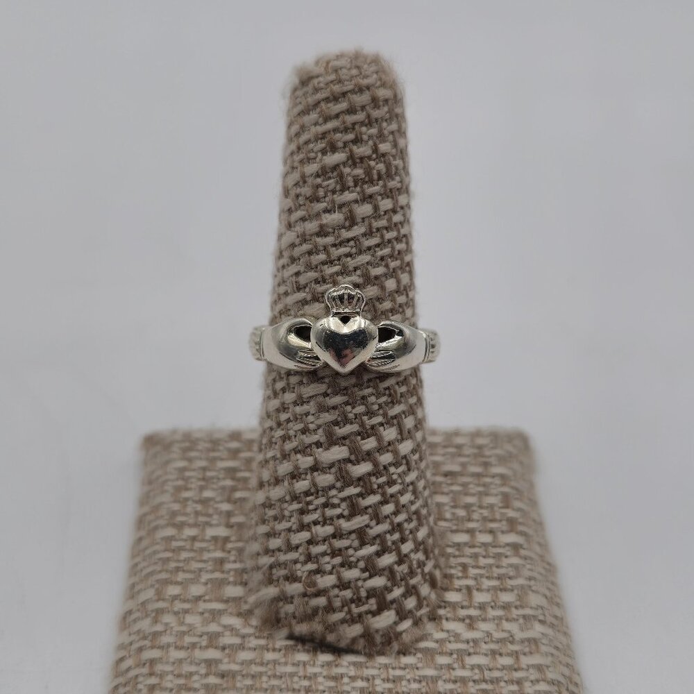 Size 7 Sterling Silver Claddagh Bright Band Ring A3872